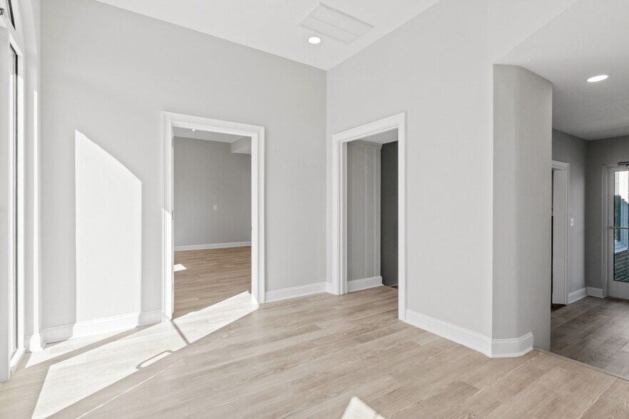 More Photos Of 44 4th St NW, Pulaski Office For Sale