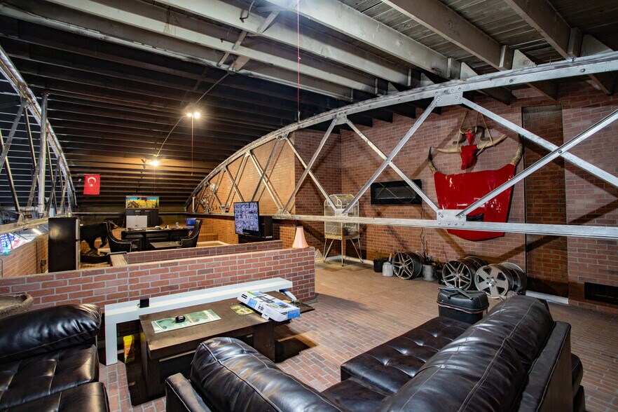 More Photos Of 909 E Route 130, Burlington Auto Dealership For Sale