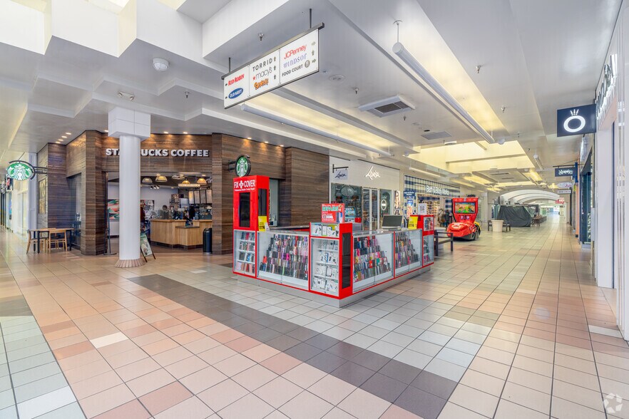 More Photos Of 2031 S Mooney Blvd, Visalia Unknown For Lease