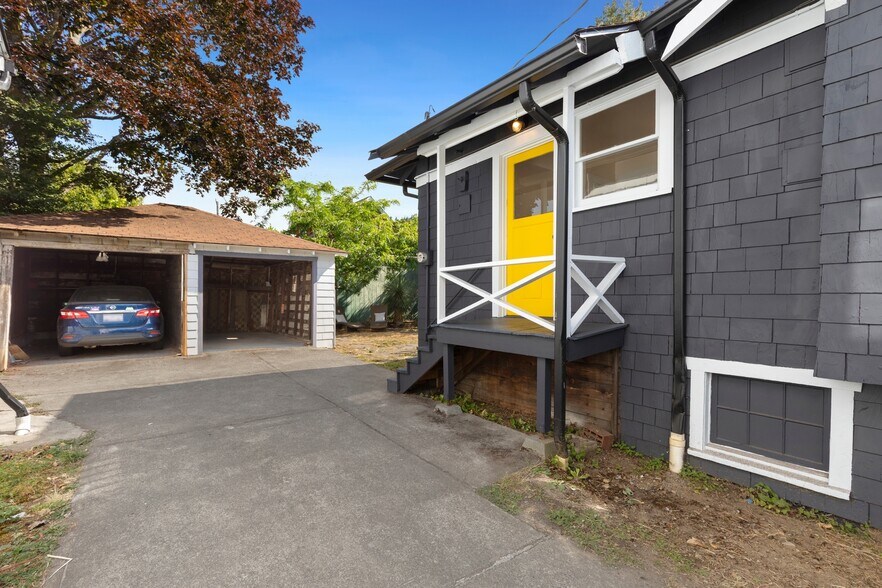 More Photos Of 410 N 46th St, Seattle Apartments For Sale