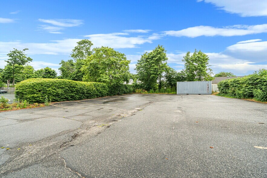 More Photos Of 147 N Ocean Ave, Patchogue Office For Sale