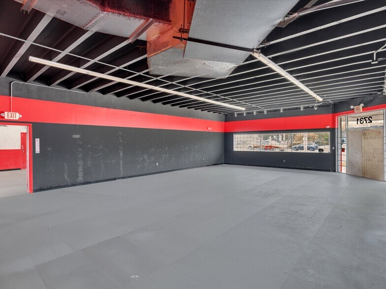 More Photos Of 2731 Broward Blvd, Fort Lauderdale Freestanding For Lease
