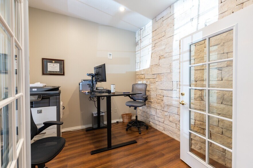 More Photos Of 220 Windsor River Rd, Windsor Apartments For Sale