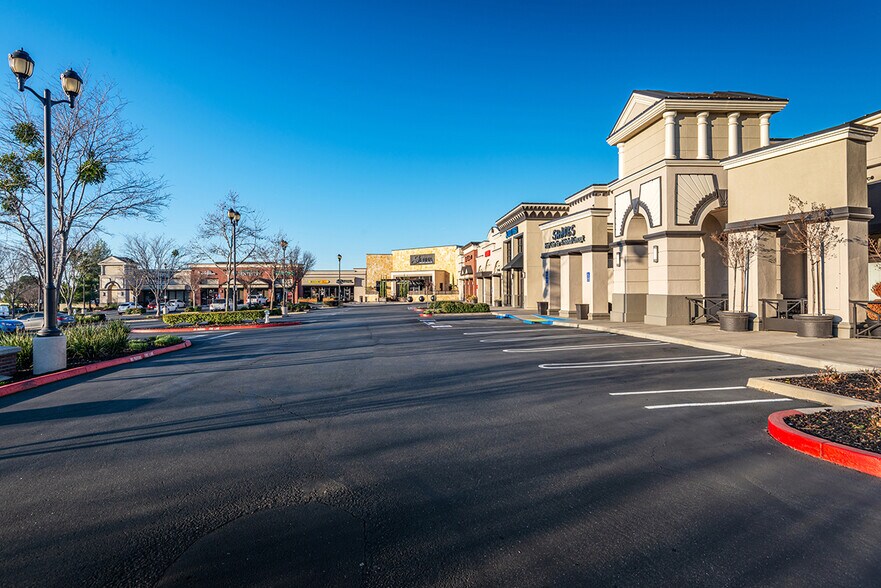 More Photos Of 1470 Eureka Rd, Roseville Unknown For Lease