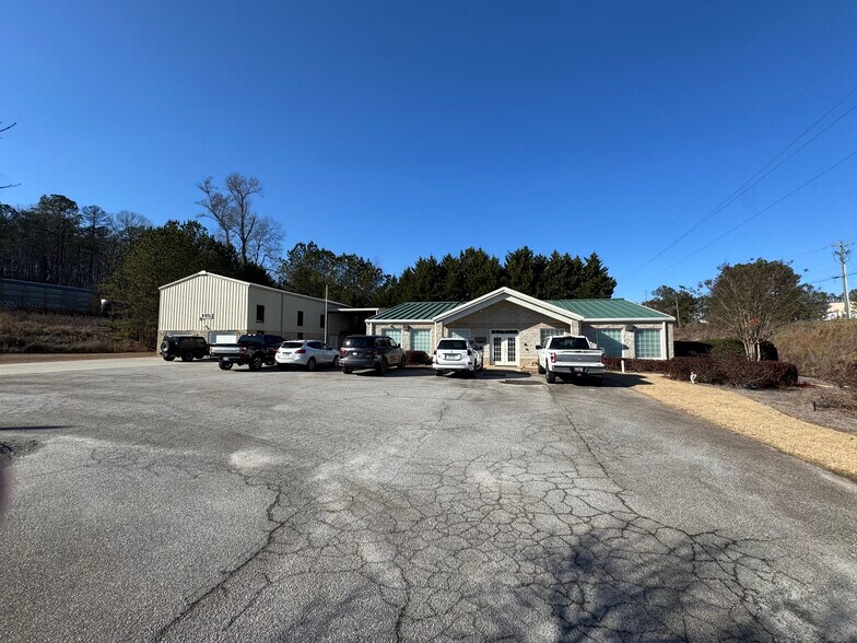 More Photos Of 442 Cadillac Pky, Dallas Flex For Lease