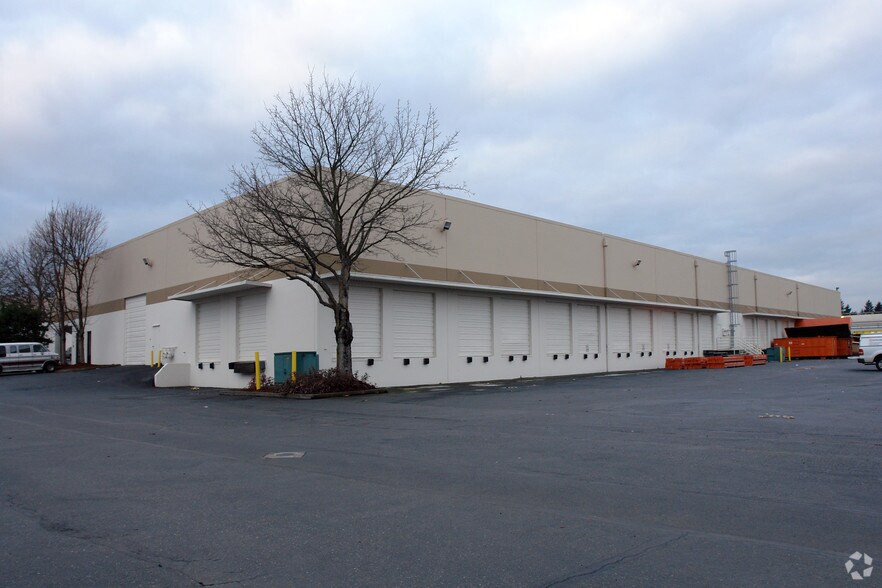 More Photos Of 5747-5759 NE Columbia Blvd, Portland Warehouse For Lease