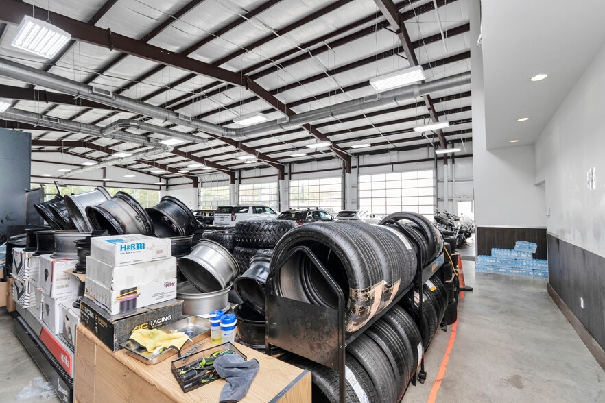 More Photos Of 14902 N Fwy Service Rd, Houston Freestanding For Sale