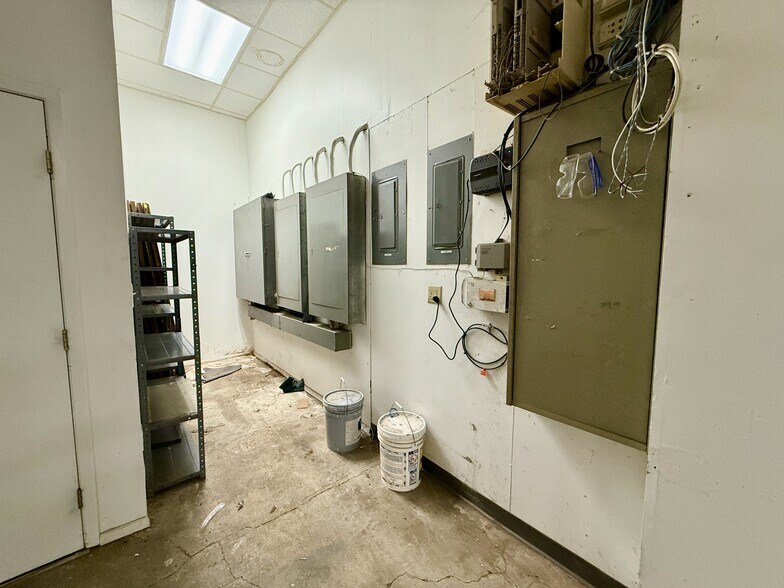 More Photos Of 1298 Spruce St, Easton Light Manufacturing For Lease