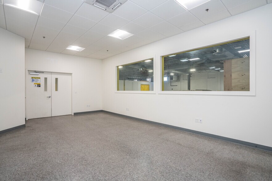 More Photos Of 6 Britton Dr, Bloomfield Warehouse For Lease