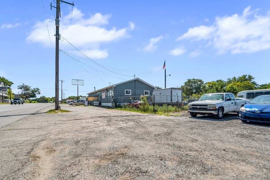 More Photos Of 300 Railroad Ave, Wheeler Auto Repair For Sale