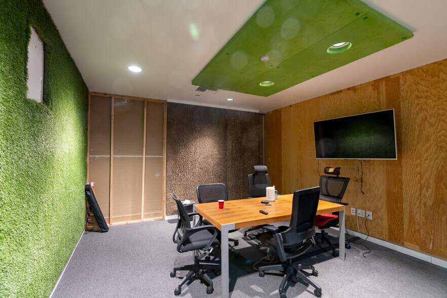 More Photos Of 2710 Media Center Dr, Los Angeles Research And Development For Lease
