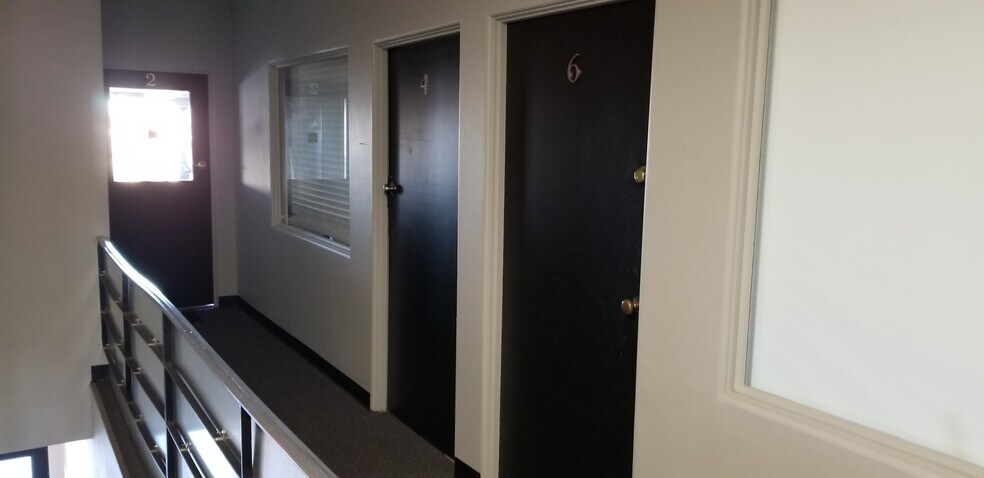 More Photos Of 324-328 N Dixie Dr, Vandalia Storefront Retail Office For Lease