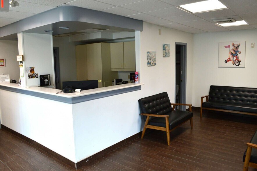 More Photos Of 193 Tarrytown Rd, White Plains Veterinarian Kennel For Sale