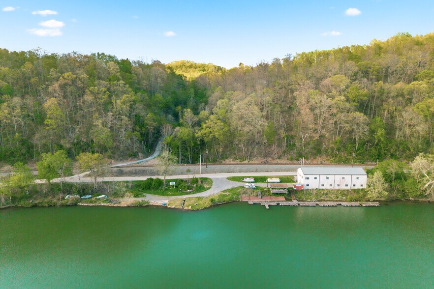 More Photos Of 490 Fort Martin Rd, Maidsville Flex For Sale