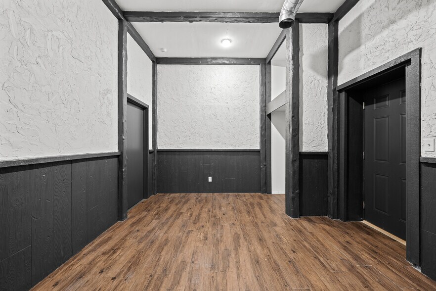 More Photos Of 2400 24th St, Rock Island Office Residential For Lease