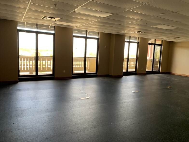 More Photos Of 4300 S Highway 27, Clermont Storefront Retail Office For Lease