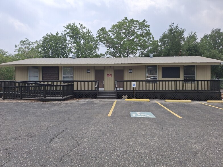 Primary Photo Of 803 Highway 181 N, Floresville General Retail For Sale