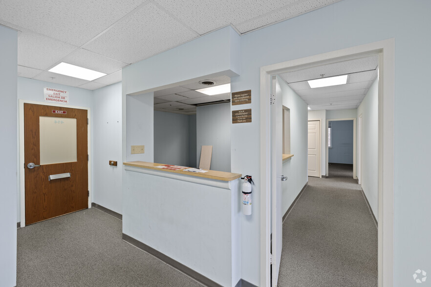 More Photos Of 8216-8218 Wisconsin Ave, Bethesda Medical For Sale