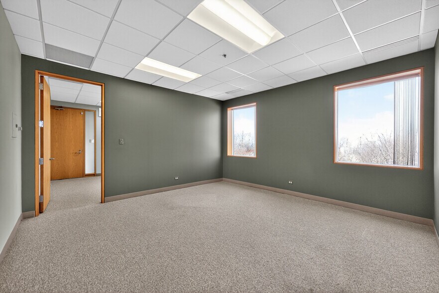 More Photos Of 290 Springfield Dr, Bloomingdale Medical For Lease