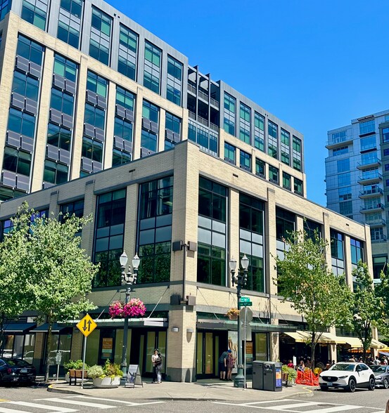 More Photos Of 1125 NW Couch St, Portland Office For Lease