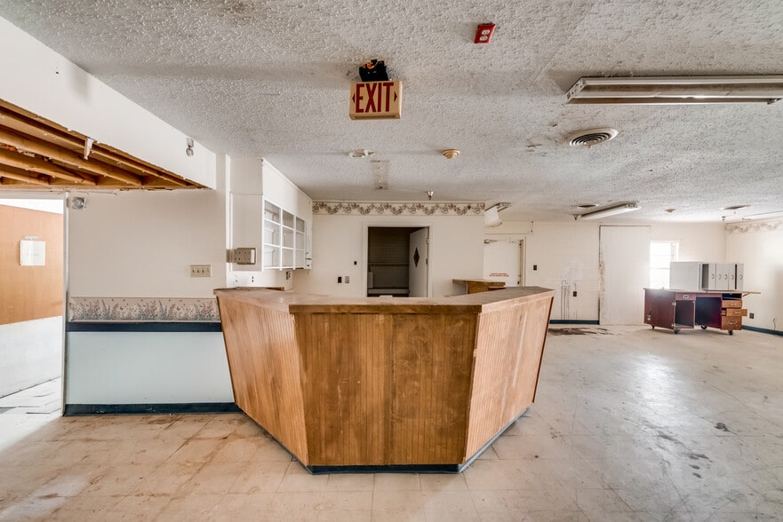 More Photos Of 1601 Kennedy St, Bonham Apartments For Sale