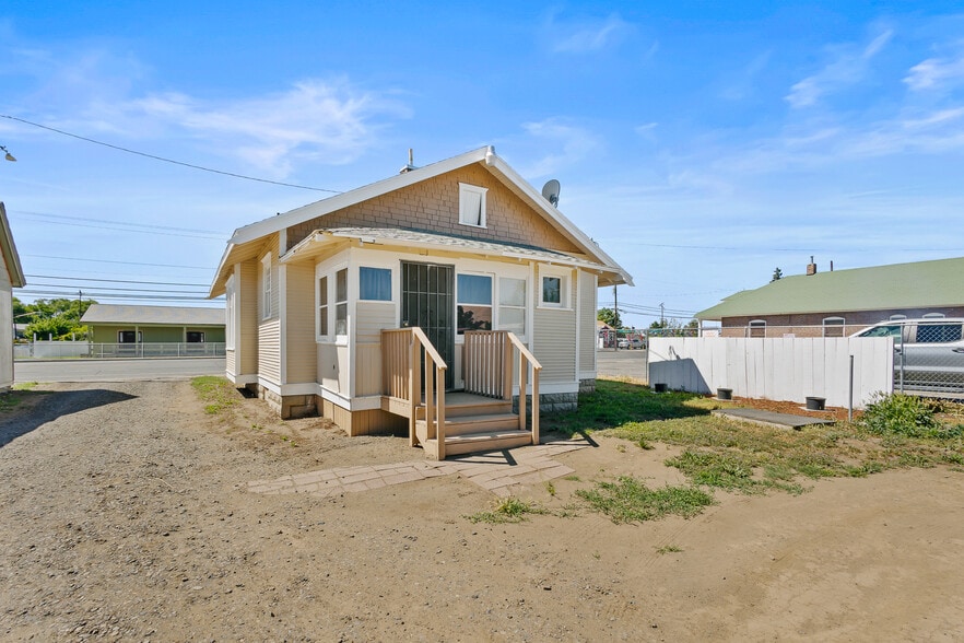 More Photos Of 1021 Fruitvale Blvd, Yakima Office For Sale