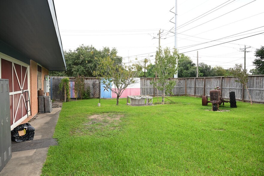 More Photos Of 1218 14th Ave N, Texas City Loft Creative Space For Sale