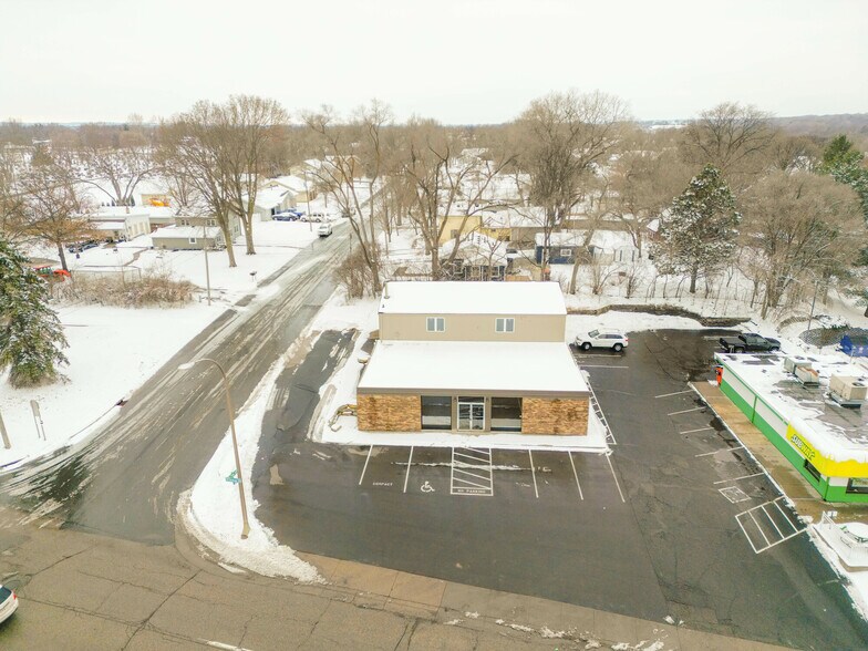More Photos Of 2324 Vermillion St, Hastings Freestanding For Lease