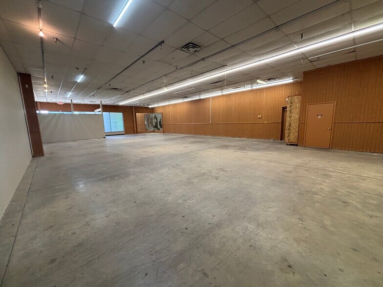 More Photos Of 5327 Coldwater Rd, Fort Wayne Storefront For Lease