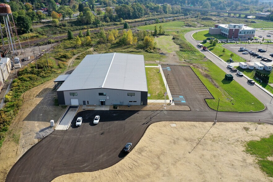 More Photos Of 169 Hollywood Dr, Butler Warehouse For Lease