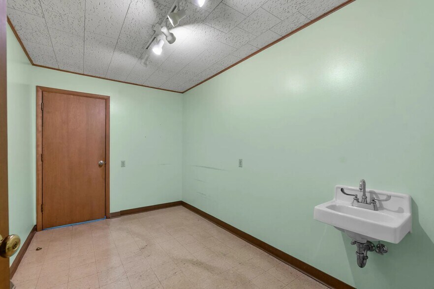 More Photos Of 808 E Wakefield Ave, Sikeston Healthcare For Sale