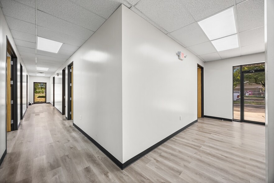 More Photos Of 11950 Alief Clodine Rd, Houston Light Distribution For Lease