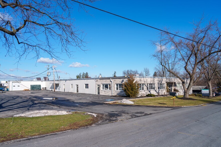 Primary Photo Of 391 Greendale Rd, York Manufacturing For Sale