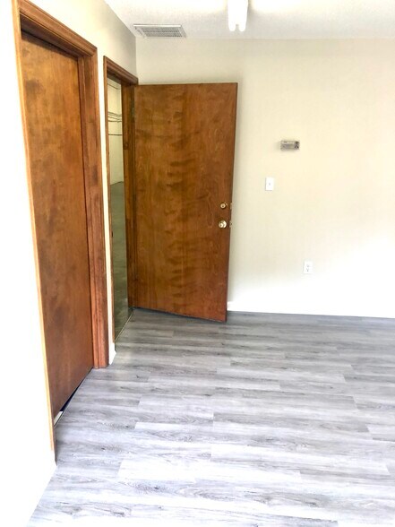 More Photos Of 1222 Hardin Rd, Dallas Manufacturing For Lease