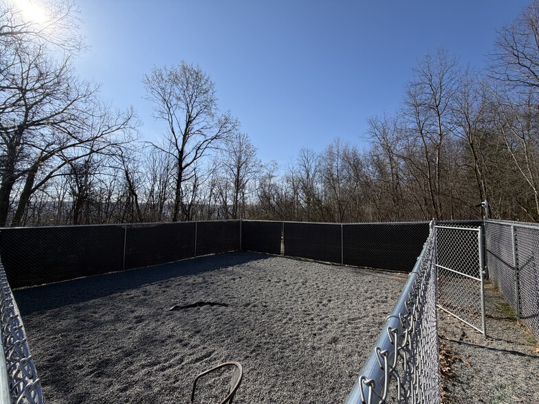 More Photos Of 104 Woodward Hill Rd, Edwardsville Office For Sale