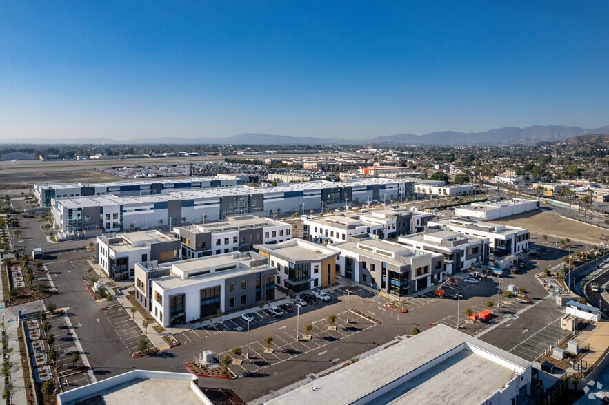 More Photos Of 3085 N Hollywood Way, Burbank Loft Creative Space For Lease