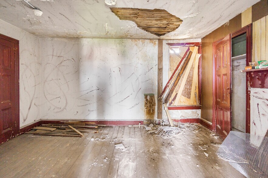 More Photos Of 2111 Germantown Ave, Philadelphia Bar For Sale