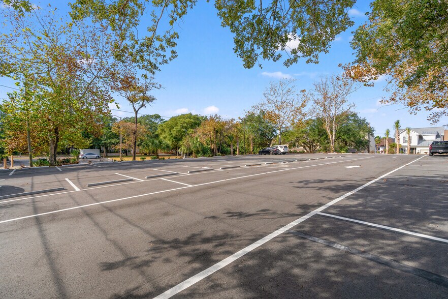 More Photos Of 2010 S Ocean Blvd, Myrtle Beach Apartments For Sale