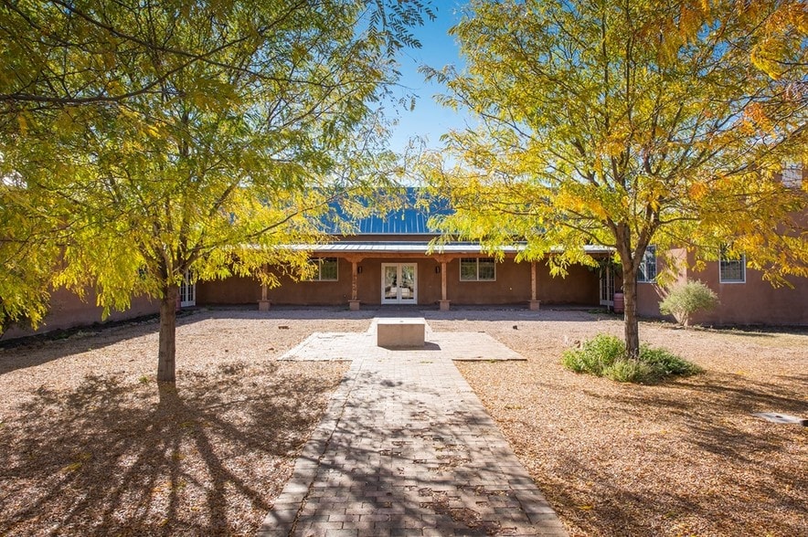 Primary Photo Of 5 Banana Ln, Santa Fe Freestanding For Lease