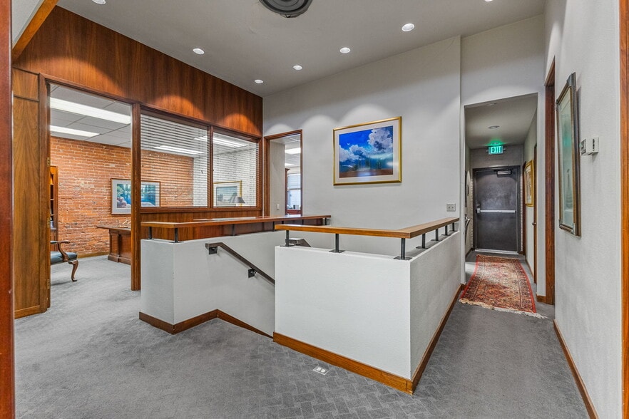 More Photos Of 387 Court St NE, Salem Office For Sale