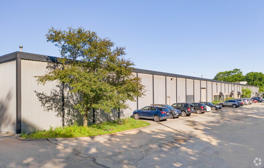 Primary Photo Of 1601-1621 Parkway View Dr, Pittsburgh Light Distribution For Lease
