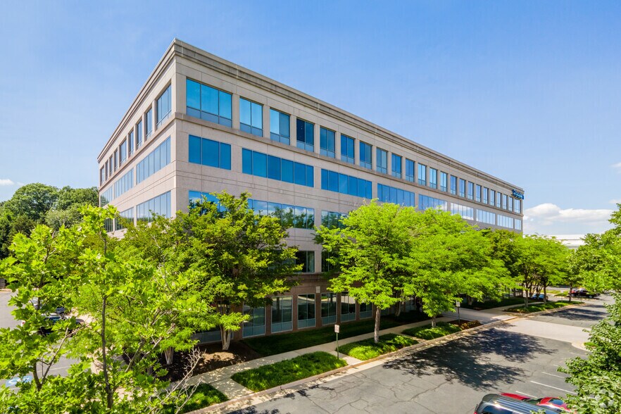 Primary Photo Of 14900 Conference Center Dr, Chantilly Office For Lease