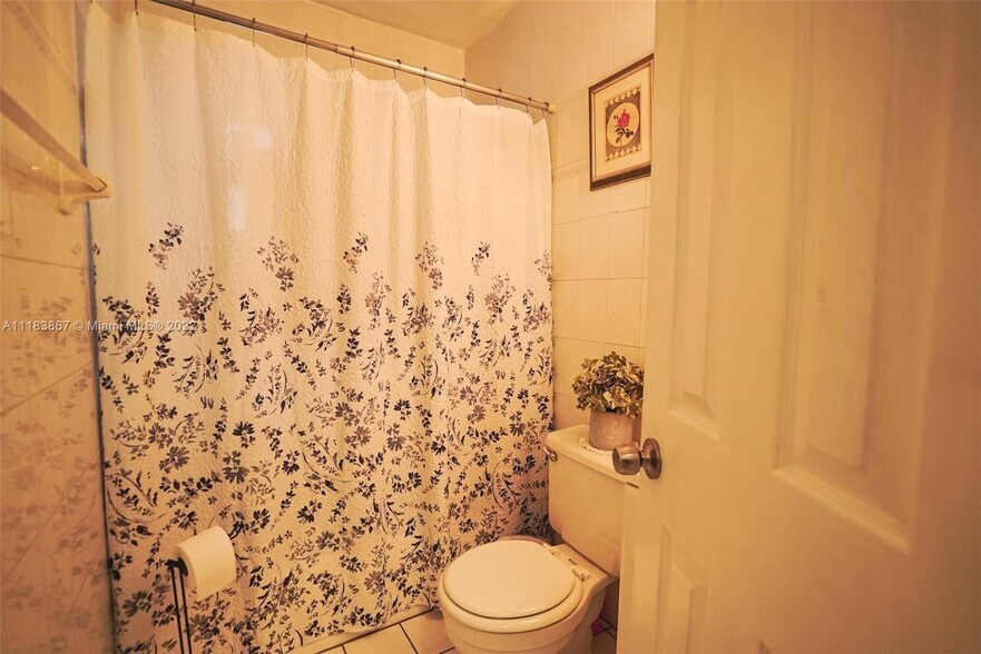 More Photos Of 221 E 9th St, Hialeah Office Residential For Sale