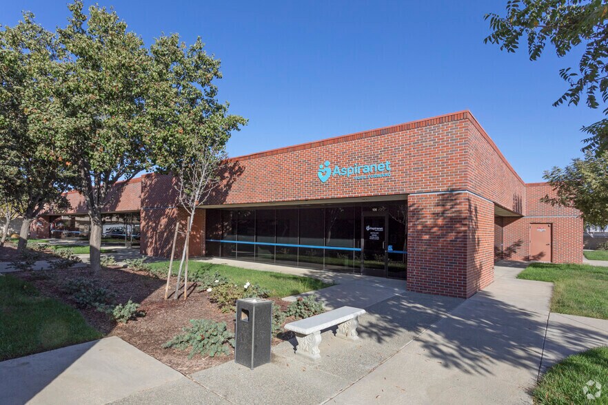 Primary Photo Of 530 Kings County Dr, Hanford Medical For Lease