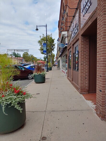 More Photos Of 887-893 Main St, Manchester Storefront Retail Office For Lease