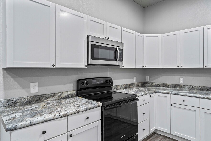 More Photos Of 205 Maple St, Overbrook Mixed Retail For Sale