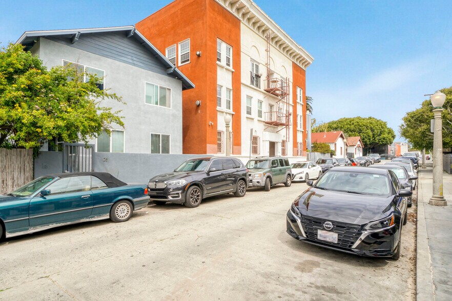 More Photos Of 25 Horizon Ave, Venice Apartments For Sale