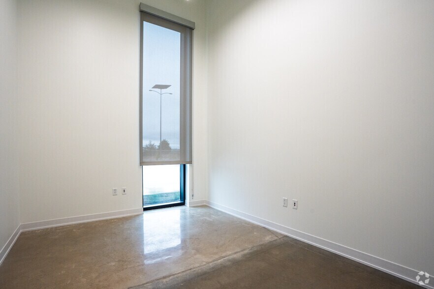 More Photos Of 2200-2300 SE Loop 820 Hwy, Fort Worth Unknown For Lease