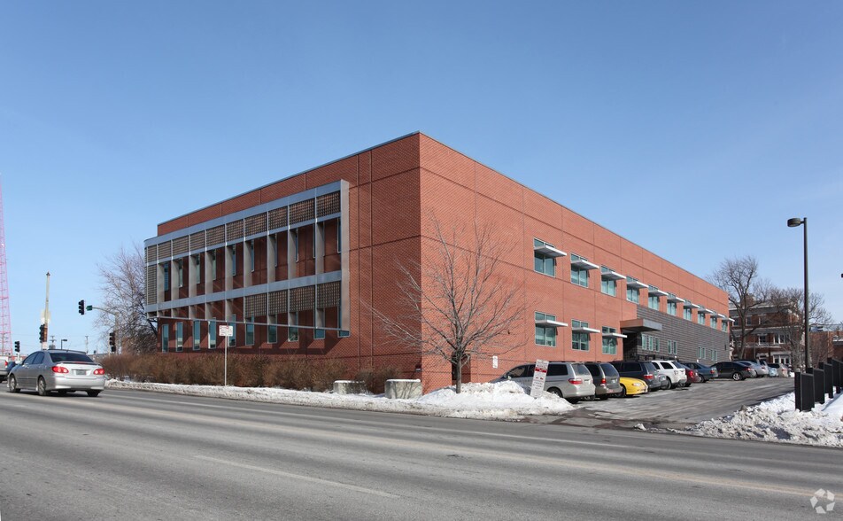 More Photos Of 1-3 E Armour Blvd, Kansas City Office For Lease