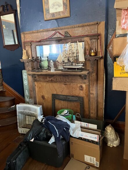More Photos Of 419 W Locust St, Independence Flex For Sale